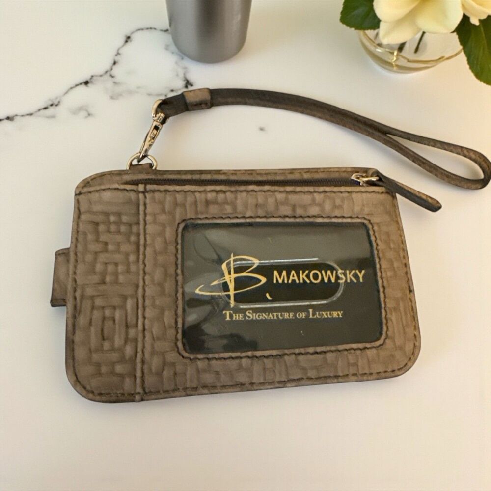 Women's B. MAKOWSKY Golden Brown Leather ID Wristlet Wallet Small Purse Clubbing